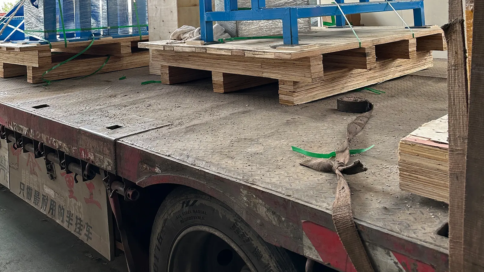Import from China to Vietnam: container loading at the supplier factory